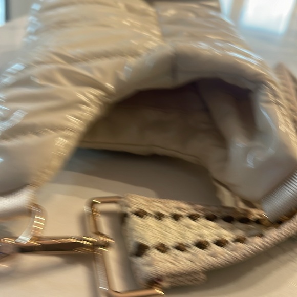 Has many compartments and adjustable straps used just a few times this summer - Picture 5 of 7